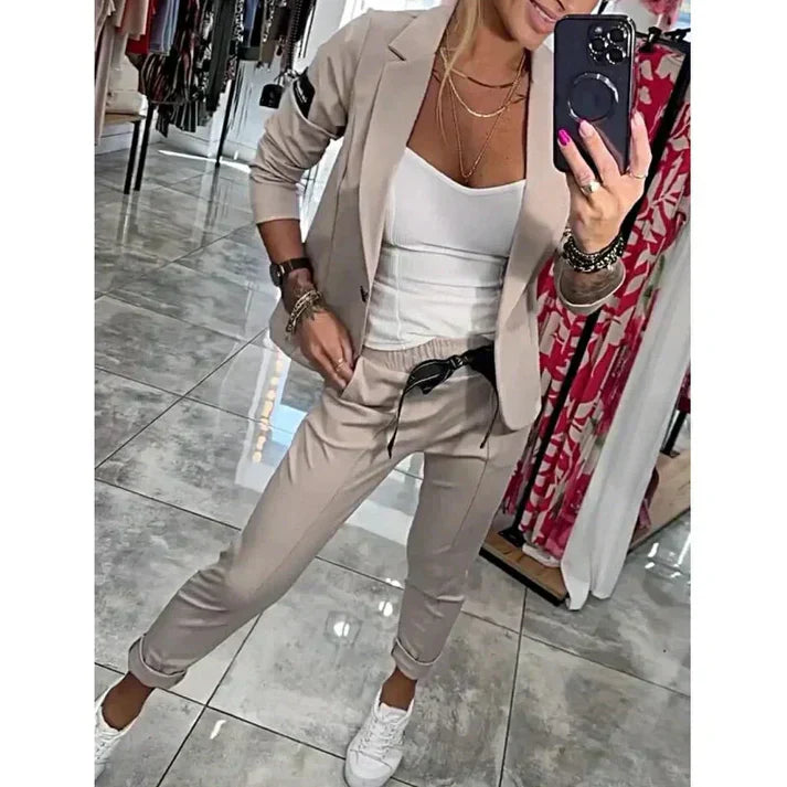 Zyora | Maßgeschneidertes Set mit Weichem Blazer und Lässigen Jogginghosen