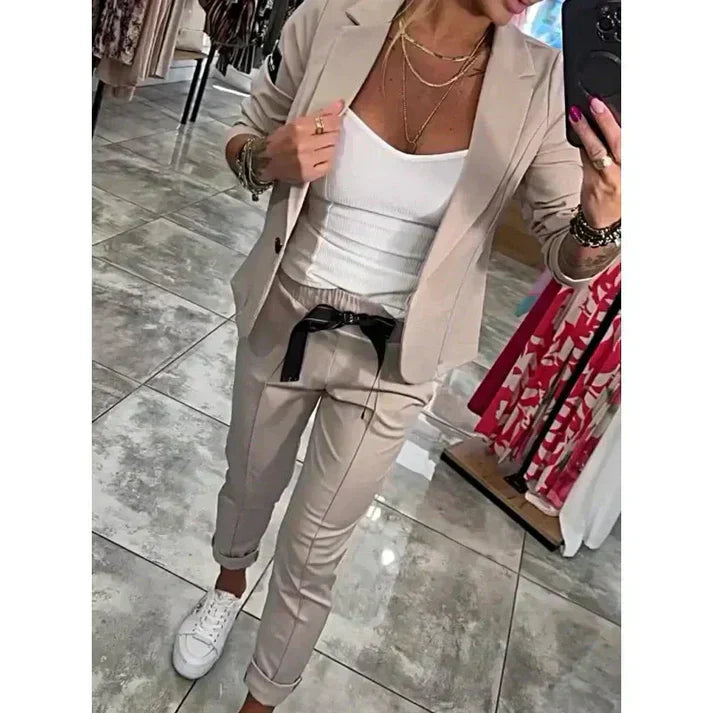 Zyora | Maßgeschneidertes Set mit Weichem Blazer und Lässigen Jogginghosen