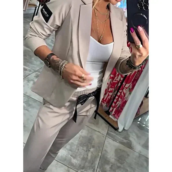 Zyora | Maßgeschneidertes Set mit Weichem Blazer und Lässigen Jogginghosen