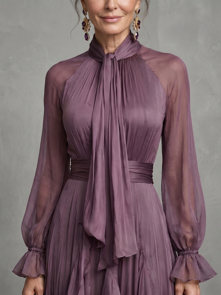 Demetria | Maxikleid mit Rüschendetails und gebundenem Kragen