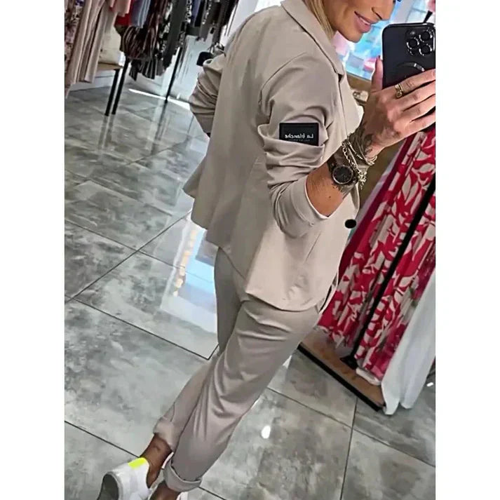Zyora | Maßgeschneidertes Set mit Weichem Blazer und Lässigen Jogginghosen