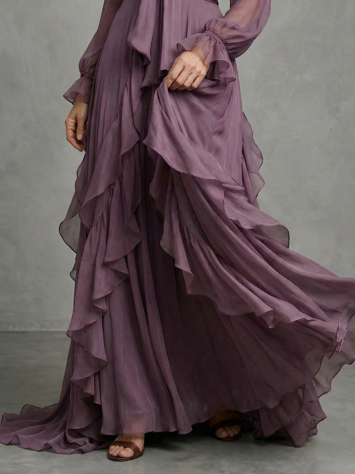 Demetria | Maxikleid mit Rüschendetails und gebundenem Kragen