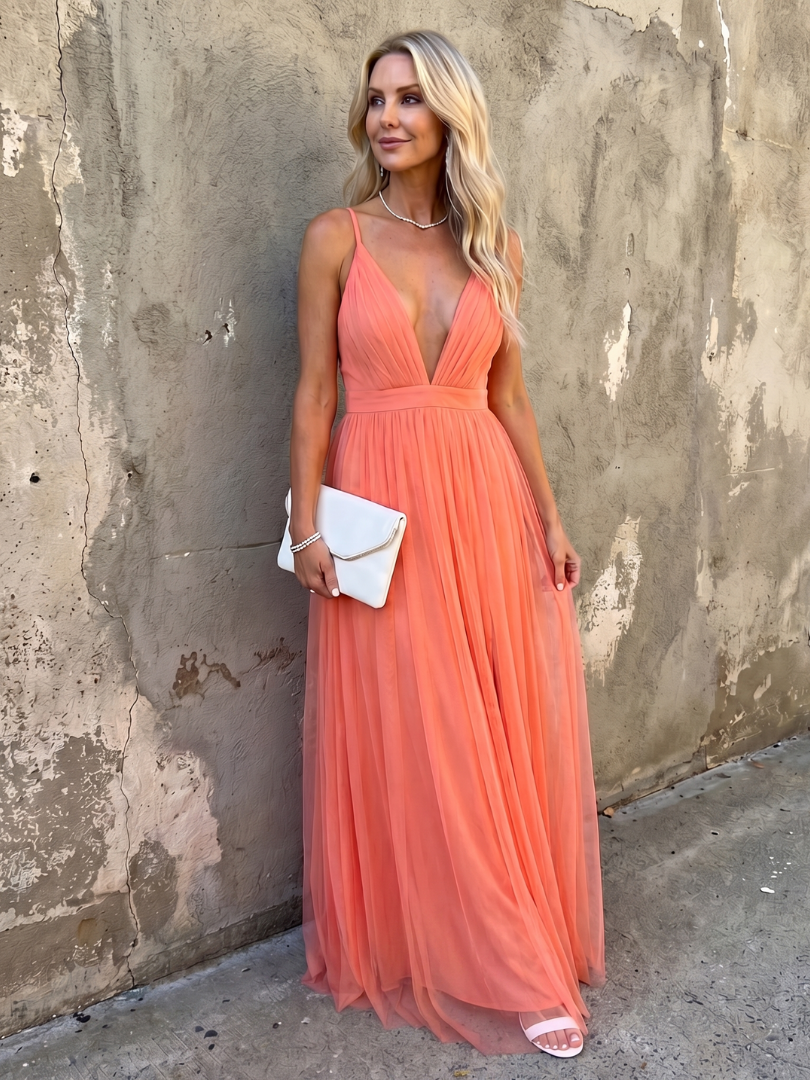 Tia | Maxi-Kleid mit tiefem V-Ausschnitt und Falten