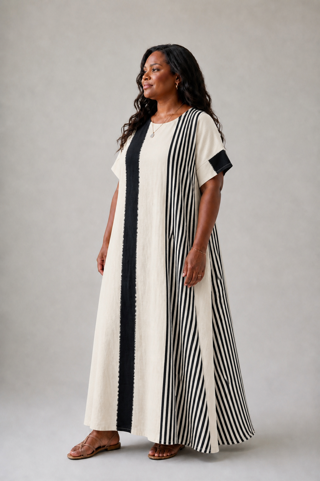 Elara | Rundhals Kurzarm Gestreiftes Maxikleid